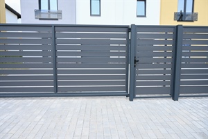 How Aluminum Fencing Performs in Different Climates