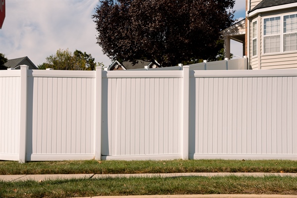 How Vinyl Fencing Improves Home Security